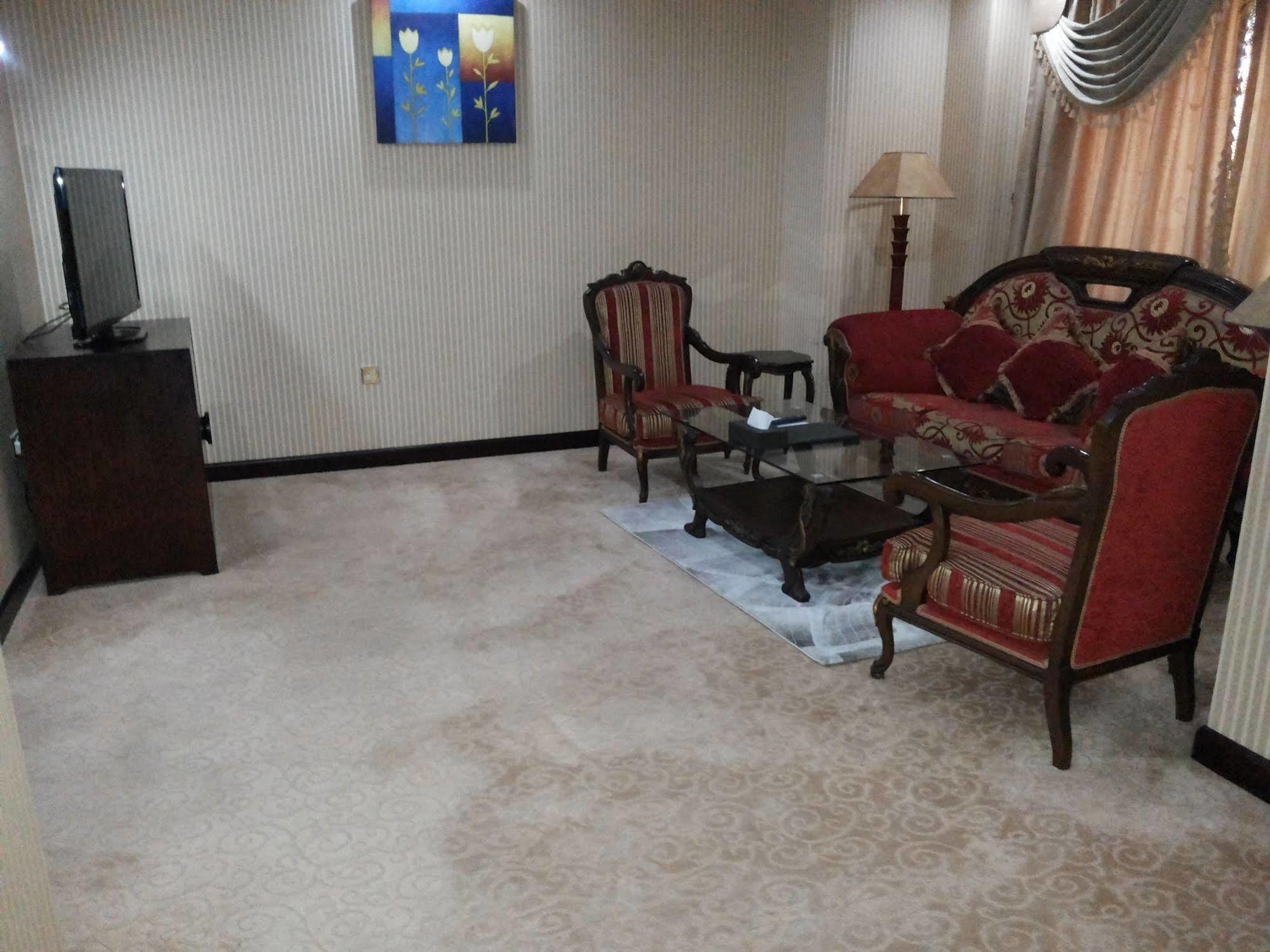 דוחה Tourist Hotel מראה חיצוני תמונה